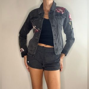 Kensie Jeans denim jacket- embroidered appliqué- size small- Like New